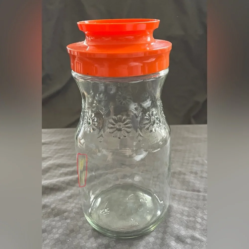 EUC Vintage Anchor Hocking Daisy Carafe Embossed Daisies w/Orange Plastic Lid